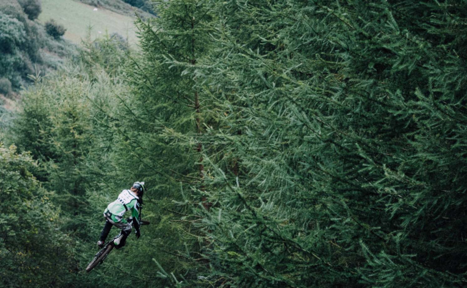 国外微信号：普陀区贸易公司注册代理商